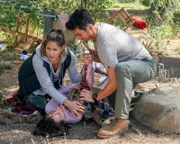 Andy Herrera (Jaina Lee Ortiz, l.); Travis Montgomery (Jay Hayden, r.)