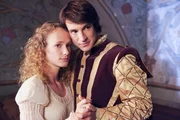 Marie-Christine Friedrich (Marie), Sebastian Fischer (König Michael)