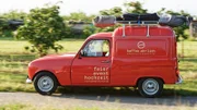 Protagonist Fabian mit seinem Renault R4.