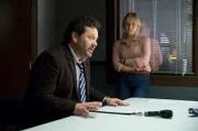 Detective Shepherd (Neill Rea) und seine Mitarbeitern Sims (Fern Sutherland) stehen vor einem schwierigen Fall.