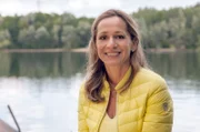 Ein Talsperren-Quartett begleitet uns auf der Reise zu den 12 spannendsten Talsperren in unserem Westen.  Mit dabei: Tamina Kallert ist die einzige Frau weltweit, die gefühlt an allen Talsperren bei uns im Land gewesen ist und dort „Wunderschön“ Geschichten erzählt hat.