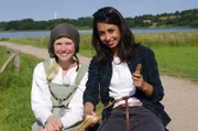 Weben nach Wikinger Art (Johanna und Moderatorin Muschda Sherzada)