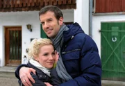 ARD STURM DER LIEBE FOLGE 1253, am Montag (28.02.11) um 15:10 Uhr im ERSTEN. Tanja (Judith Hildebrandt, l.) verabschiedet sich von Nils (Florian Stadler, r.) und fährt ab zum Mädelswochenende.