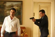 L-R: Marquis de Chaussin (Gilles Marini) und James Aubrey (John Boyd).