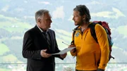 Der Unternehmer Ralf Pichler (Bernhard Schir, l.) hat Markus (Sebastian Ströbel, r.) und sein Team für einen außergewöhnlichen Auftrag engagiert.