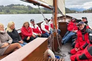 Auf Segeltörn mit der Santa Maria Loretto am Alpsee.