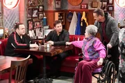 V.l.: Kevin Gable (Kevin James), Harry Connick Jr. (als er selbst), Rita (Patricia Squire), Duffy (Lenny Venito)