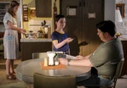 (v.l.n.r.) Mary (Zoe Perry); Sheldon (Iain Armitage); George sen. (Lance Barber)