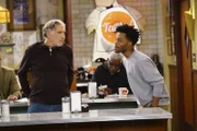 Arthur (Judd Hirsch, l.); Franco (Jermaine Fowler, r.)
