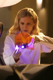 Jake Sullivan kommt scheinbar bei einem Verkehrsunfall ums Leben. Es stellt sich heraus, dass Jake bei dem Unfall bereits tot war. Calleigh Duquesne (Emily Procter) versucht, die wahre Todesursache des Mannes herauszubekommen ...