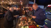 Hat der "Silberpfeil" doch ein Chance? Frank Rosin (r.) gibt Hilfestellung ...