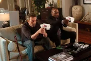 Alles, nur nicht um Cuddy kümmern: House (Hugh Laurie, l.) und Foreman (Omar Epps, r.) lenken sich ab ...