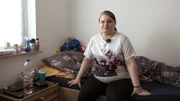 Schwere Zeiten stehen für Nicole an: Die 23-Jährige quält sich schon seit Wochen mit Rückenschmerzen.