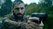 Max (Guillaume Labbé) stellt einen Verdächtigen im Vermisstenfall von Gwen.