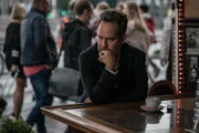 Edward Stratton (Tom Hollander)
