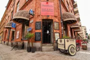 Das „Meatballs for the People“ ist ein Gourmet-Fleischbällchen-Restaurant im trendigen Stadtteil Södermalm und verleiht dem wohltuenden Klassiker der schwedischen Fleischbällchen eine moderne Note.