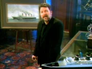 Moderator Jonathan Frakes berichtet von einer unglaublichen Geschichte: 1898 schrieb der Schriftsteller Harris Fisher eine Geschichte über ein Schiff namens Titan, das von einem Eisberg gerammt, sinken würde. Tausende von Menschen würden sterben... Erst 14 Jahre später stach die Titanic in See !!! Fact or Fiction - Frakes gibt am Ende der Folge eine Auflösung.