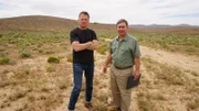 Mike Baker (l.)