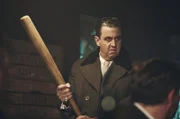 Al Capone (Bastian Pastewka) haut eine Pointe nach der anderen raus.