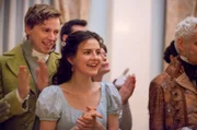 Nikolai Rostov (Jack Lowden, li.), Sonya (Aisling Loftus, re.)