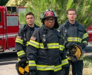 (v. l. n. r.) Eddie Diaz (Ryan Guzman); Henrietta "Hen" Wilson (Aisha Hinds); Evan "Buck" Buckley (Oliver Stark)