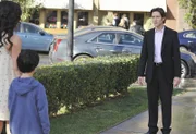 Der Geist von Seth (Michael Graziadei, r.) steht plötzlich vor Melinda (Jennifer Love Hewitt, l.) und Aiden (Connor Gibbs, M.) ...