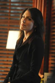 Dr. Lisa Cuddy (Lisa Edelstein)