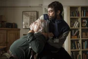 Peter (Nicholas Woodeson, l.); Constantin (Alec Secareanu, r.)