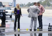 Die Jagd nach dem vermeintlichen Mörder von Horatio wird für Calleigh (Emily Procter), Ryan (Jonathan Togo) und Eric Delko (Adam Rodriguez, r.) zur gefährlichsten Aufgabe, die sie jemals lösen mussten.