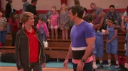 Vorne, l-r: Henry Hart (Jace Norman), Captain Man / Ray Manchester (Cooper Barnes)