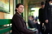 Jean (Julie Graham)