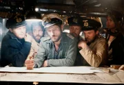 L-R: Kriegsberichterstatter Werner (Herbert Grönemeyer), der Chefingenieur (Klaus Wennemann), Kapitän Hellriegel (Jürgen Prochnow), und Nummer Zwo (Martin Semmelrogge).