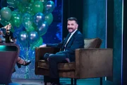Moderator Edin Hasanovic wird in der Geburtstagsausgabe der ZDFneo-Show "Edins Neo Night" überrascht.