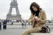 Lucie testet einen Liebesbrauch in Paris.