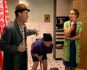 Dieter (Tom Gerhardt, l.), Tommie (Axel Stein) und Lisbeth (Irene Schwarz)