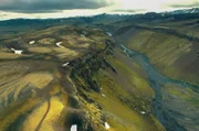 Die Westmännerinseln liegen wie brave Wächter vor den Toren Islands im Nordatlantik. Wer hier lebt, hat sich an die teils gefährlichen vulkanischen Aktivitäten auf der Inselgruppe gewöhnt.
