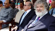 FIFA-Exekutivmitglied Chuck Blazer (vorne) neben Sepp Blatter, damals FIFA-Präsident