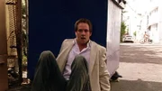 Thomas McKee (Chris Payne Gilbert) ist auf der Flucht. Der mutmaßliche Dieb soll eine sehr wertvolle Brosche gestohlen haben.