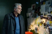 Robert (Walter Sittler) muss sich fragen, ob an den Verschwörungstheorien seines Polizeikollegen Sigge nicht doch etwas dran ist.