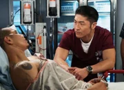 Chicago Med Gewinn und Verlust - Win Loss Staffel 2, Episode 2 Er wurde mit einer Schusswaffe verletzt: Maynor Alvarado als Marco, Brian Tee als Dr. Ethan Choi