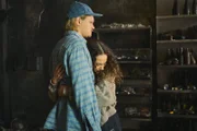 Aylin (Gülseren Erkut, r.) sucht Trost bei Fred (Wilson Gonzalez, l.).