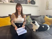 Kelly bekommt immer wieder Mahnungen eines Inkassounternehmens.