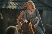 Hunyadi (Gellért L. Kádár) und Erzsébet (Vivien Rujder) kehren gemeinsam von der Jagd zurück.
