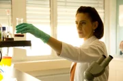 Yasmin (Artemis Chalkidou) hat in der Blutprobe etwas entdeckt!