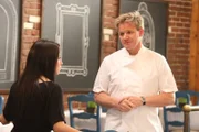 Gordon Ramsay (r.) im mediterranen Restaurant "Sam's Kabob Room" in Monrovia, California, im Einsatz. Die ehemalige Hilfskraft Sam Najarr kaufte das Lokal 1997. Anfangs liefen die Geschäfte noch gut, doch die Situation verschlechterte sich zunehmend.