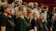 Kulturplatz Ein Chor für alle Fälle Folge 4 – Das grosse Finale Beim grossen Auftritt im KKL Luzern steht der Chor im Rampenlicht – ein emotionaler Höhepunkt nach monatelangen Proben.