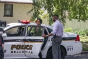 Athena Grant (Angela Bassett, l.); Clifford Dixon (Reggie Watkins, r.)