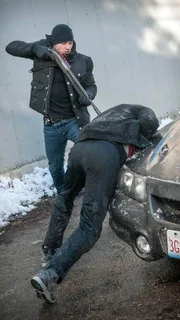Jay Halstead (Jesse Lee Soffer, l.), unbekannte Person (unbekannter Darsteller, Rückansciht)