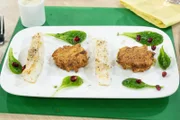 Vorspeise von Florian Wüllscheidt: Kabeljau mit Senf-Dill-Sauce, Kartoffelrösti und Feldsalat mit Himbeer-Dressing