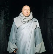 Als Sam, Daniel und O'Neill in den Weiten des Alls verschwunden gehen, schickt General Hammond (Don S. Davis) sechs Team los, um SG-1 zu finden ...
